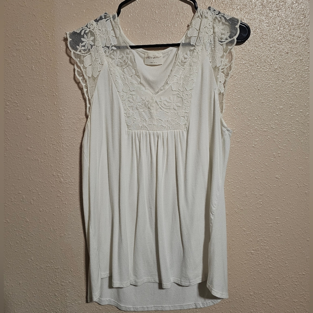 Elegant White Lace Sleeve Top size L